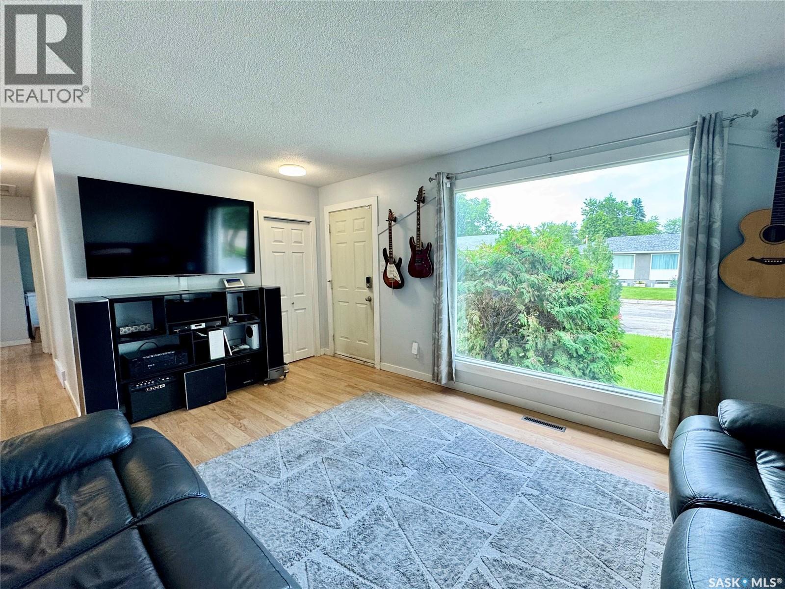 553 26th Street E, Prince Albert, Saskatchewan  S6V 1V4 - Photo 5 - SK042784