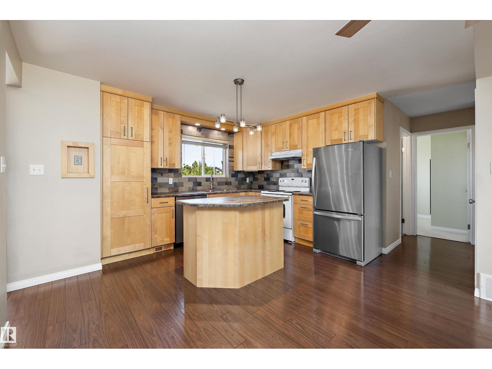 7540 152c Av NW, Edmonton, Alberta  T5C 3L3 - Photo 10 - E4499202