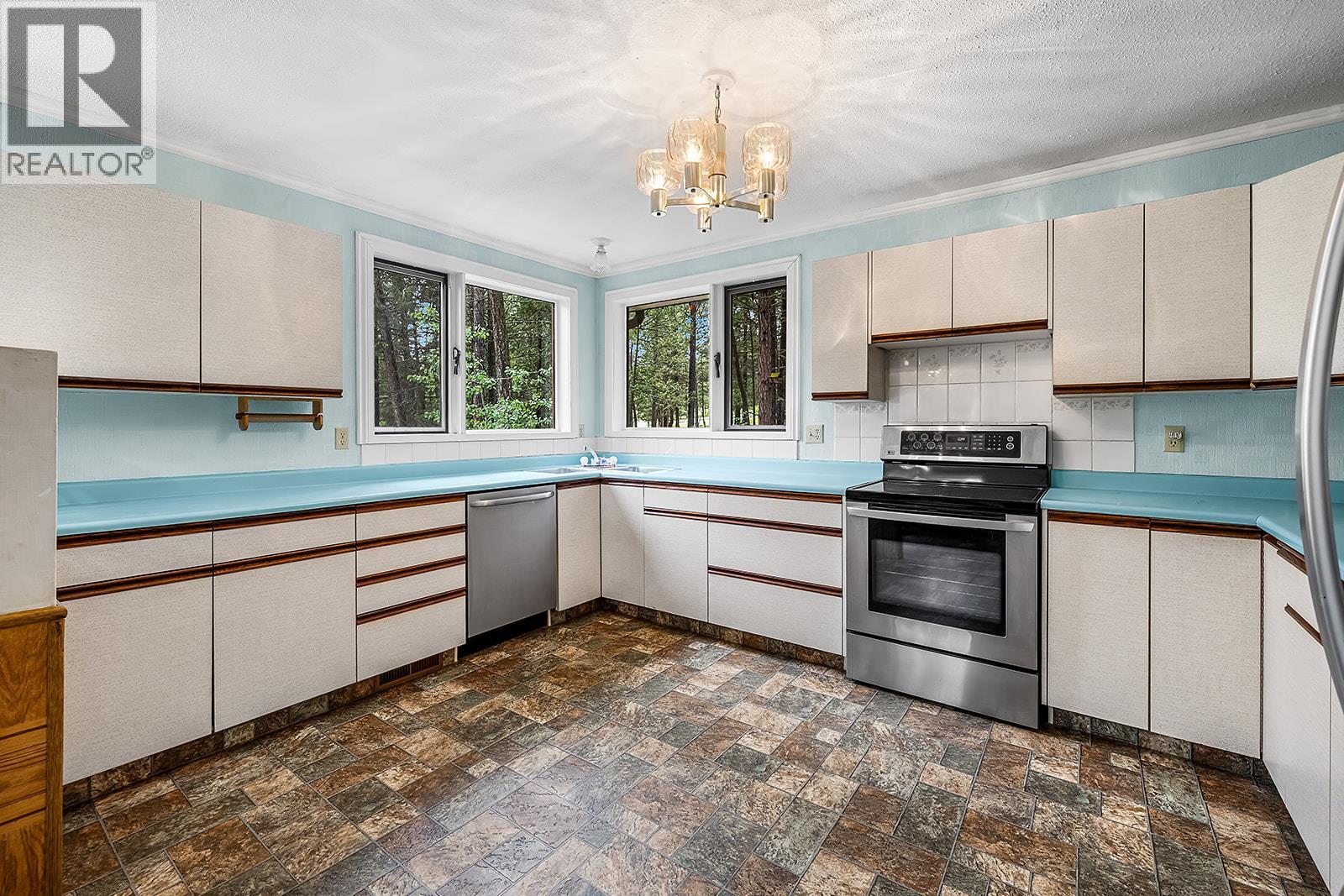 357 3a Street Nw, Cranbrook, British Columbia V1C 6T7 - Photo 6 - 10394635