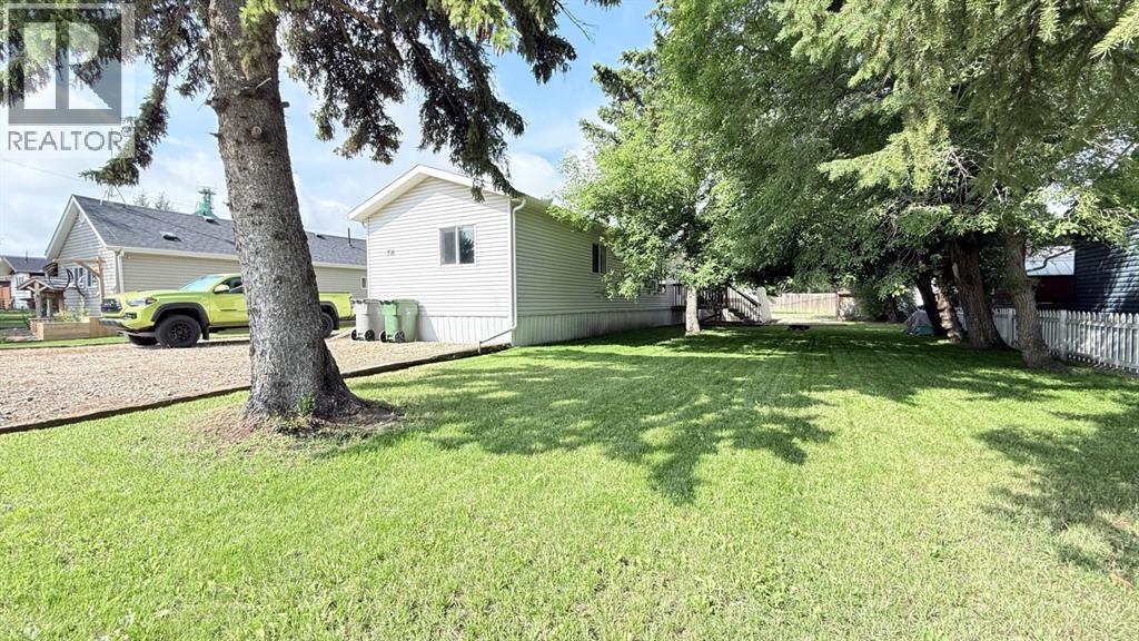 108 1 Street W, Lashburn, Saskatchewan  S0M 1H0 - Photo 2 - A2329979