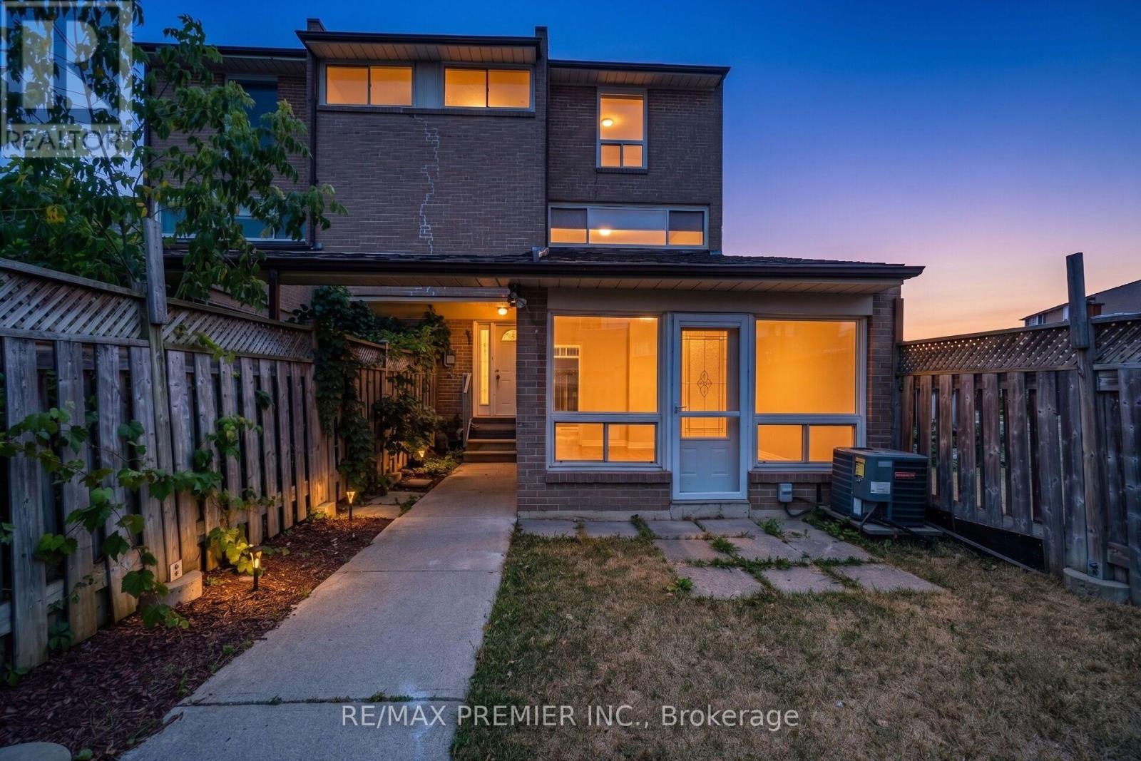 82 - 248 JOHN GARLAND BOULEVARD, Toronto, Ontario