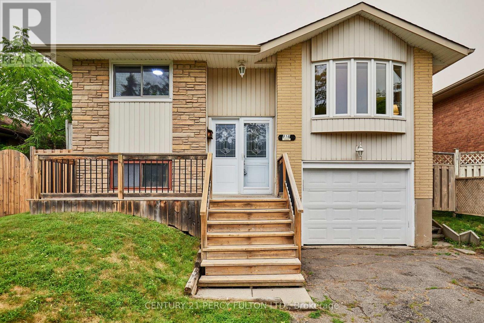 816 CARNABY CRESCENT, Oshawa, Ontario