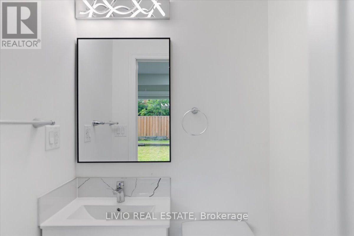 4002 Brandon Gate Drive, Mississauga, Ontario  L4T 3N4 - Photo 14 - W13542664