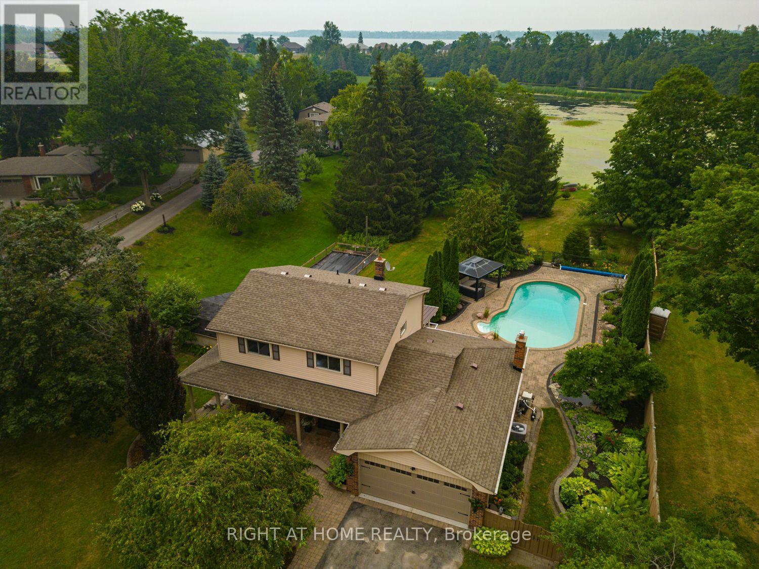 63 ROBINGLADE AVENUE, Kawartha Lakes (Mariposa)