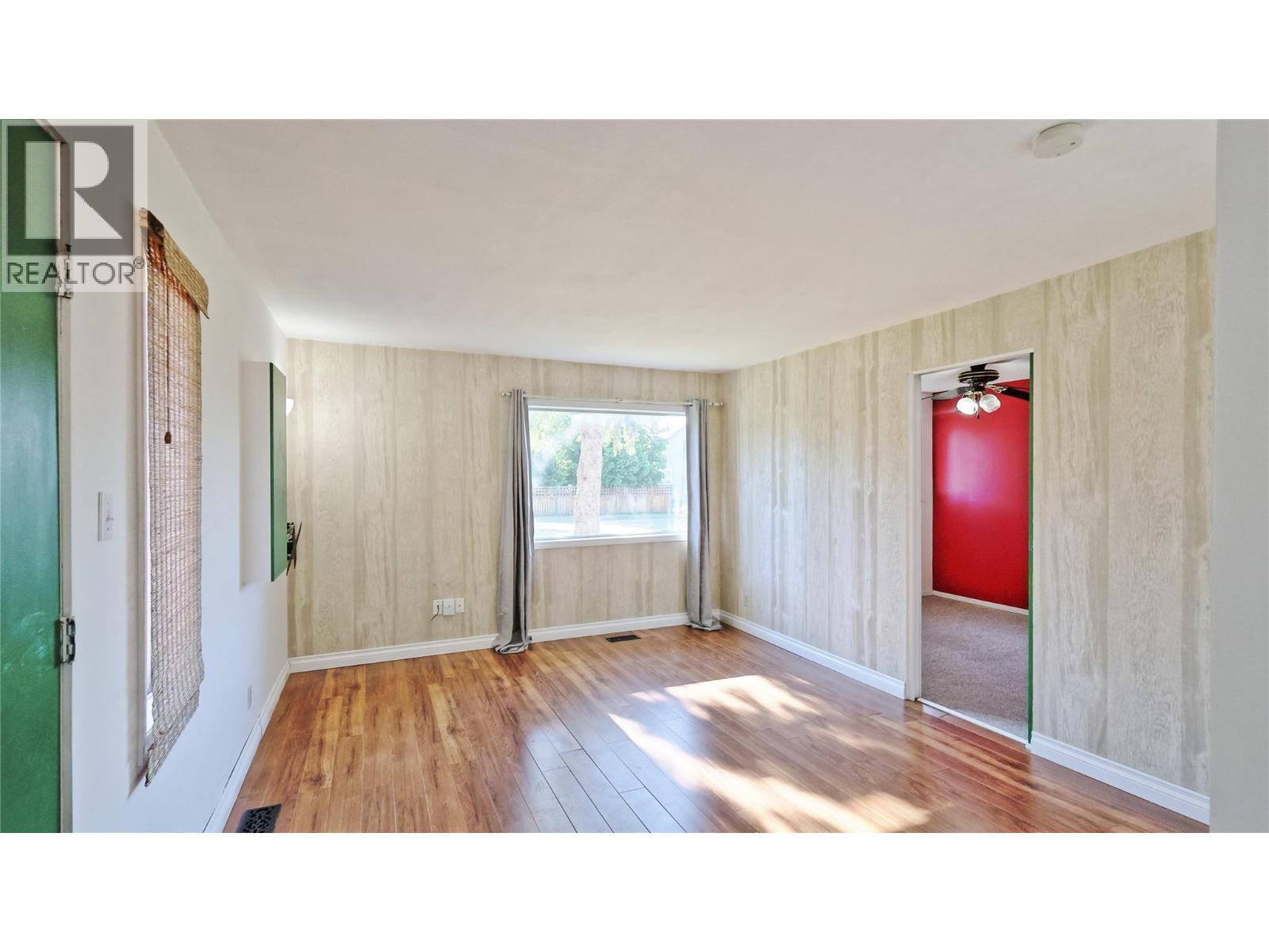 304 5th Avenue S, Cranbrook, British Columbia  V1C 1J4 - Photo 4 - 10394927
