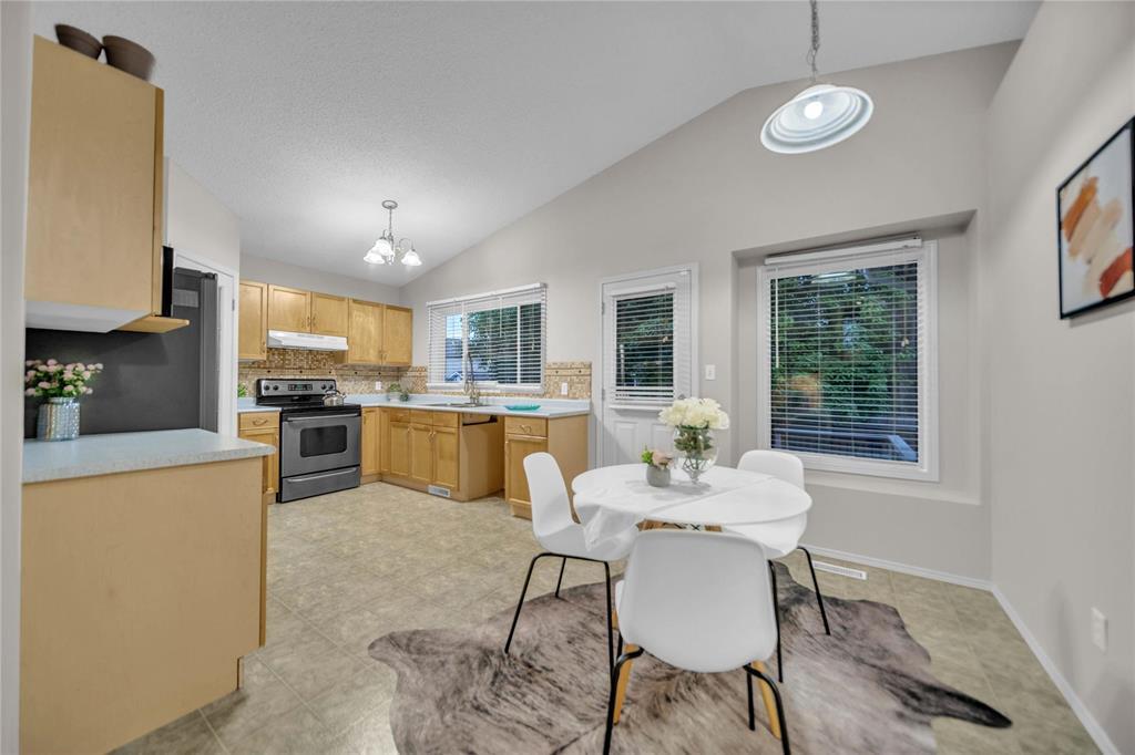 11 Carsdale Drive, Winnipeg, Manitoba  R2V 4W9 - Photo 5 - 202616783