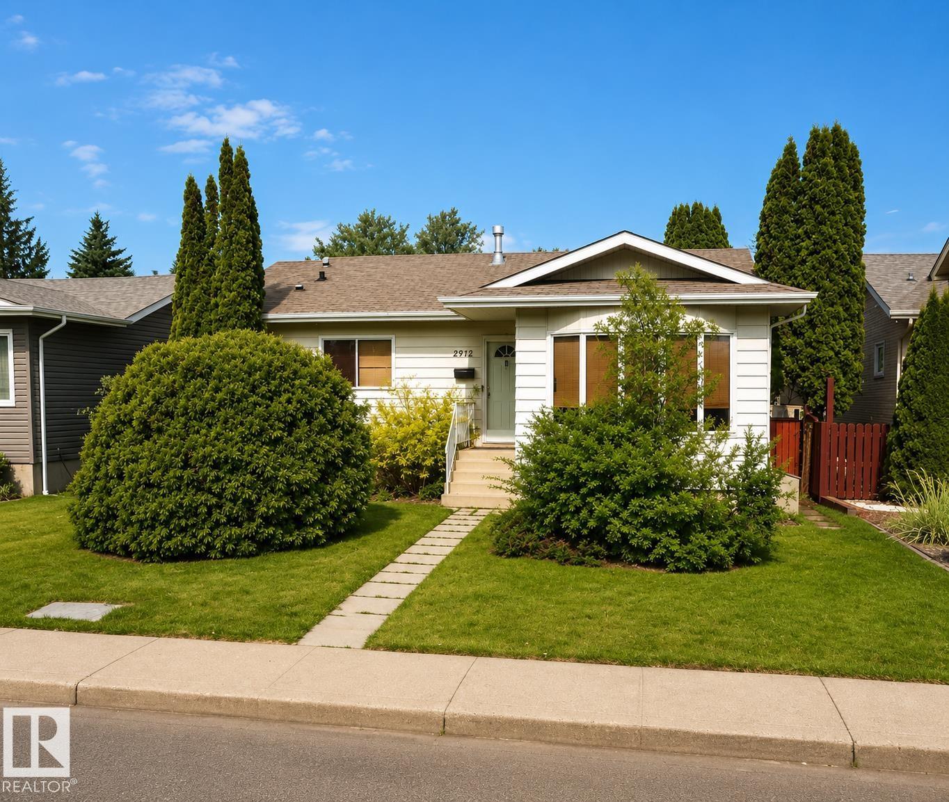 2914 48 St NW, Edmonton, Alberta  T6L 4R1 - Photo 1 - E4499232