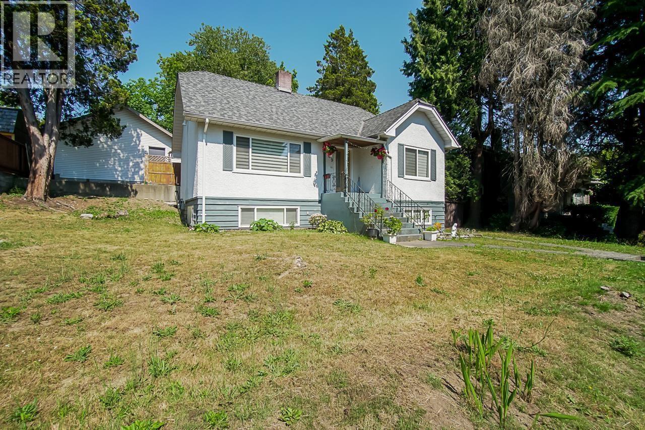 809 SANGSTER PLACE