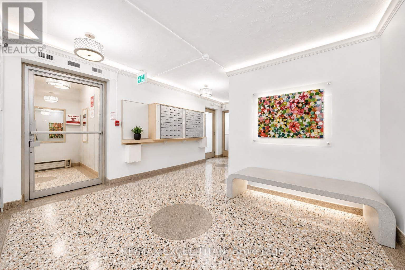 107 - 2895 Bathurst Street, Toronto, Ontario M6H 3A8 - Photo 3 - C13573646