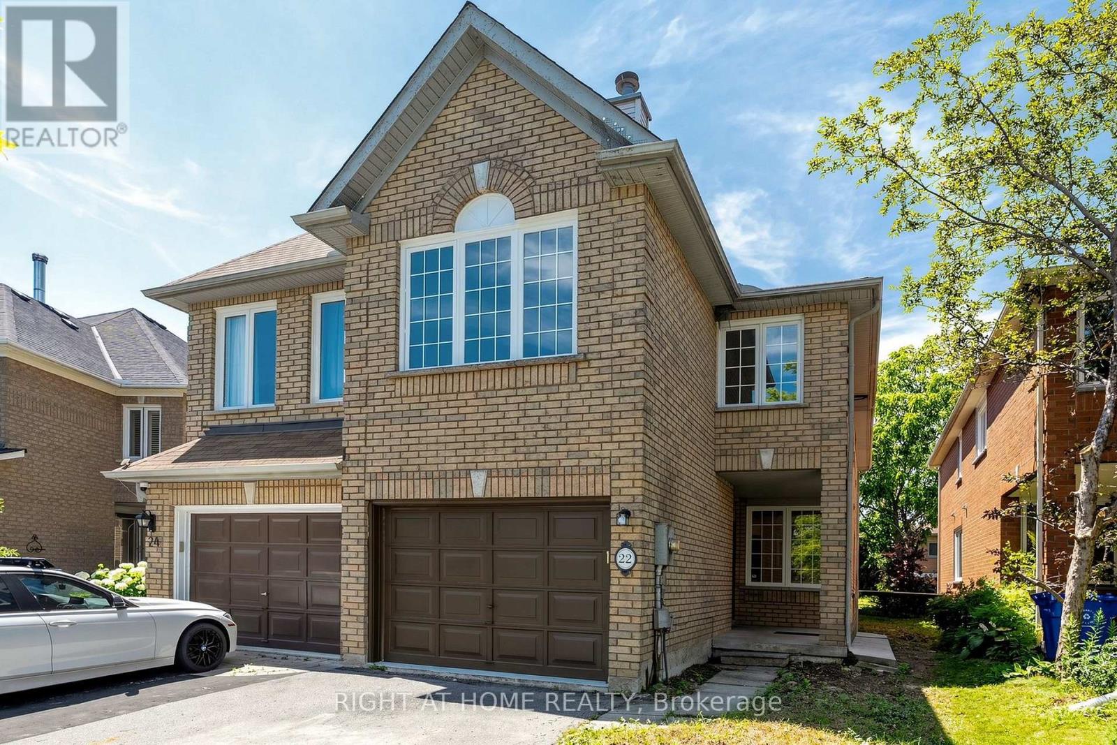22 Foxtail Ridge, Newmarket, Ontario  L3X 1Z6 - Photo 2 - N13573508