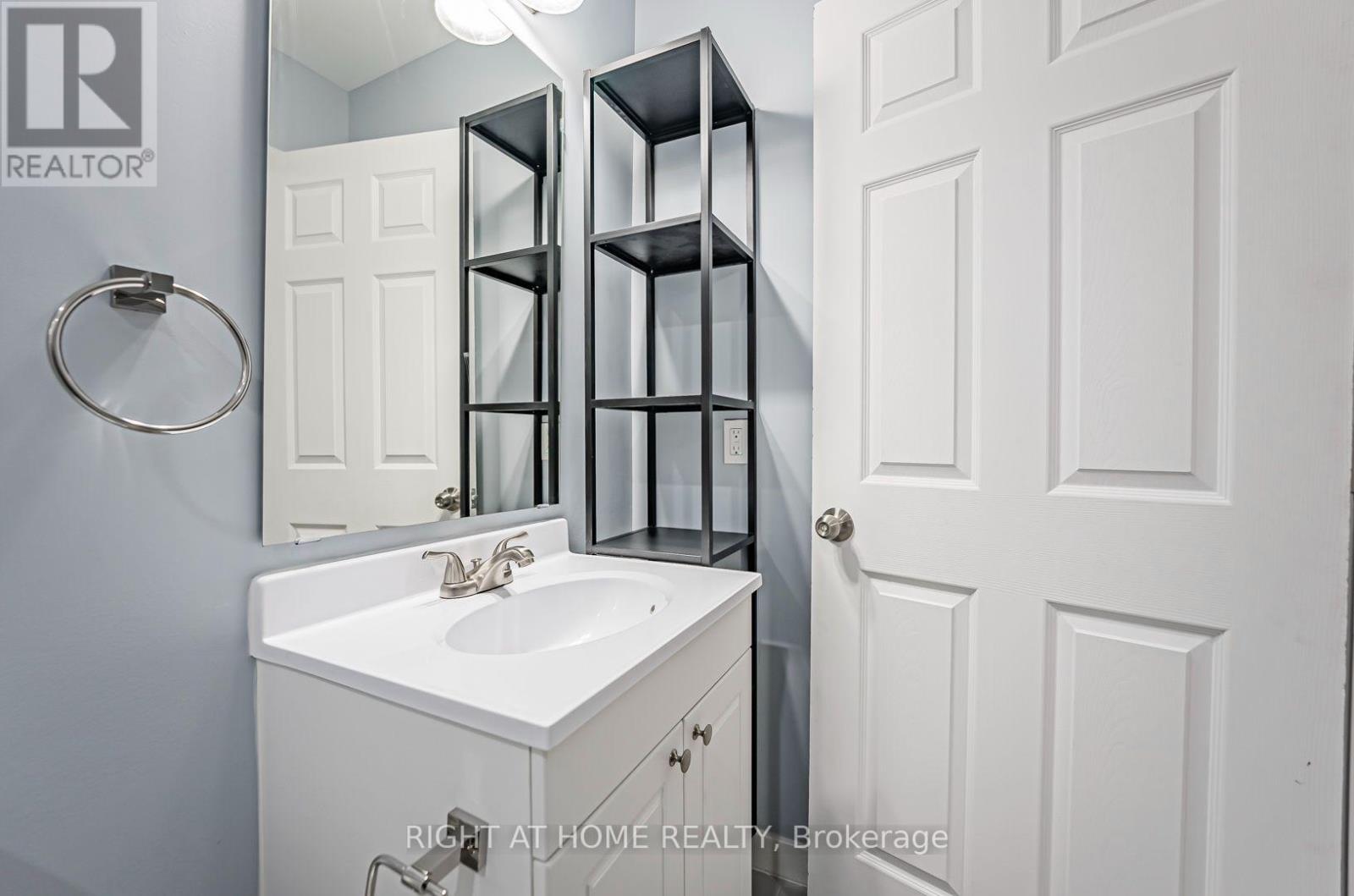 Main - 250 Beechy Drive, Richmond Hill, Ontario  L4C 2X7 - Photo 12 - N13573604