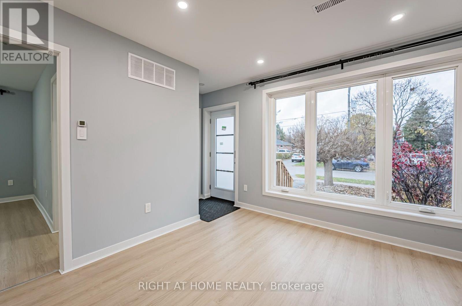 Main - 250 Beechy Drive, Richmond Hill, Ontario  L4C 2X7 - Photo 2 - N13573604