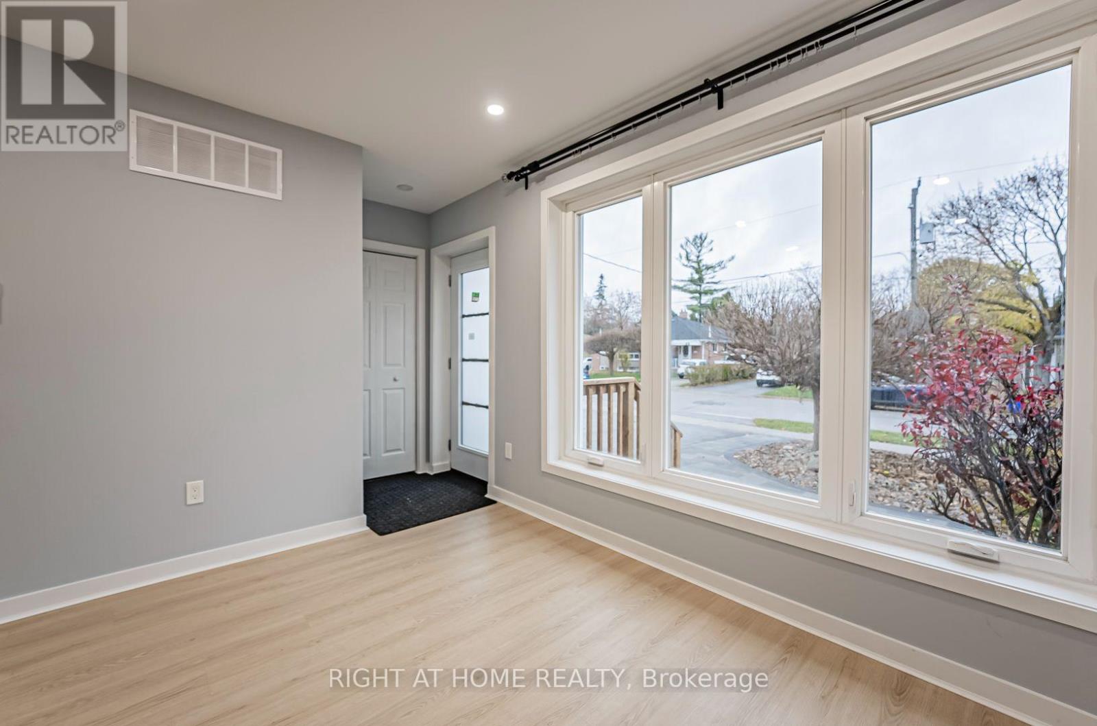 Main - 250 Beechy Drive, Richmond Hill, Ontario  L4C 2X7 - Photo 3 - N13573604
