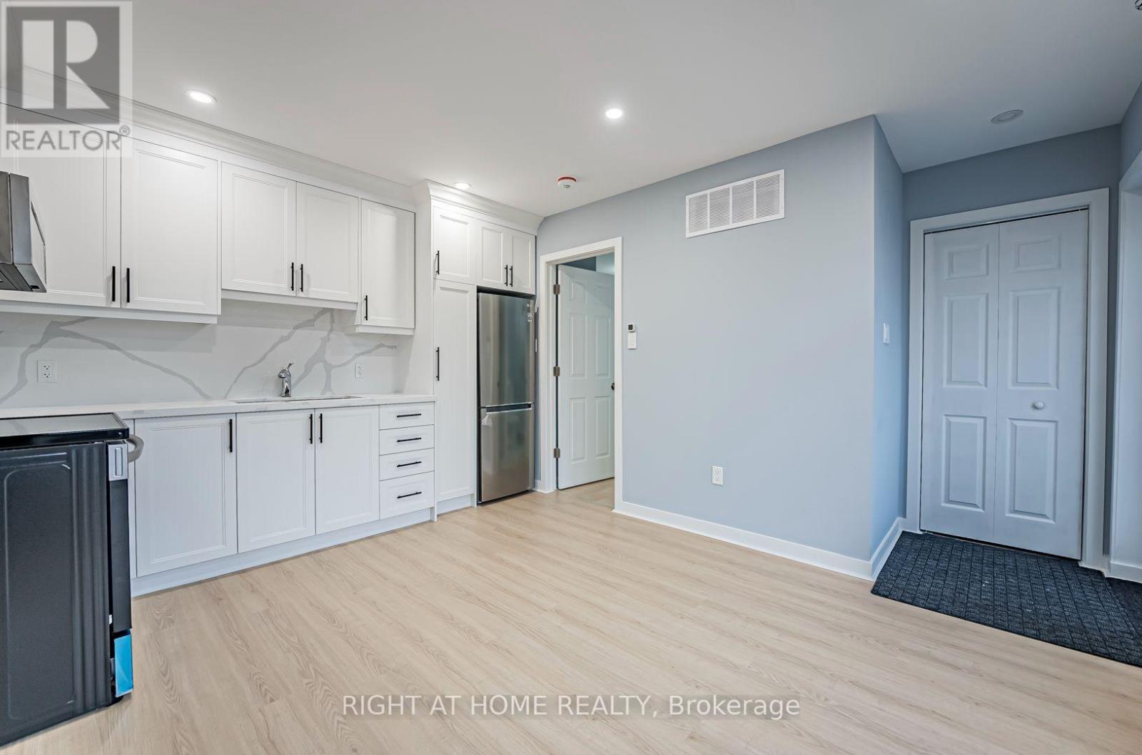 Main - 250 Beechy Drive, Richmond Hill, Ontario  L4C 2X7 - Photo 8 - N13573604
