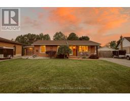 803 GLADSTONE DRIVE, Woodstock, Ontario