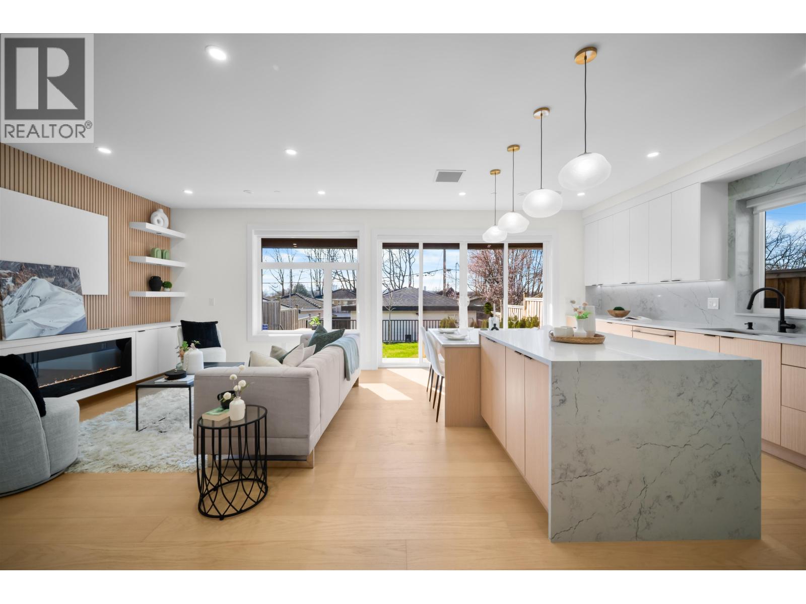 2 3576 E Pender Street, Vancouver, British Columbia  V5K 2E3 - Photo 1 - R3147156
