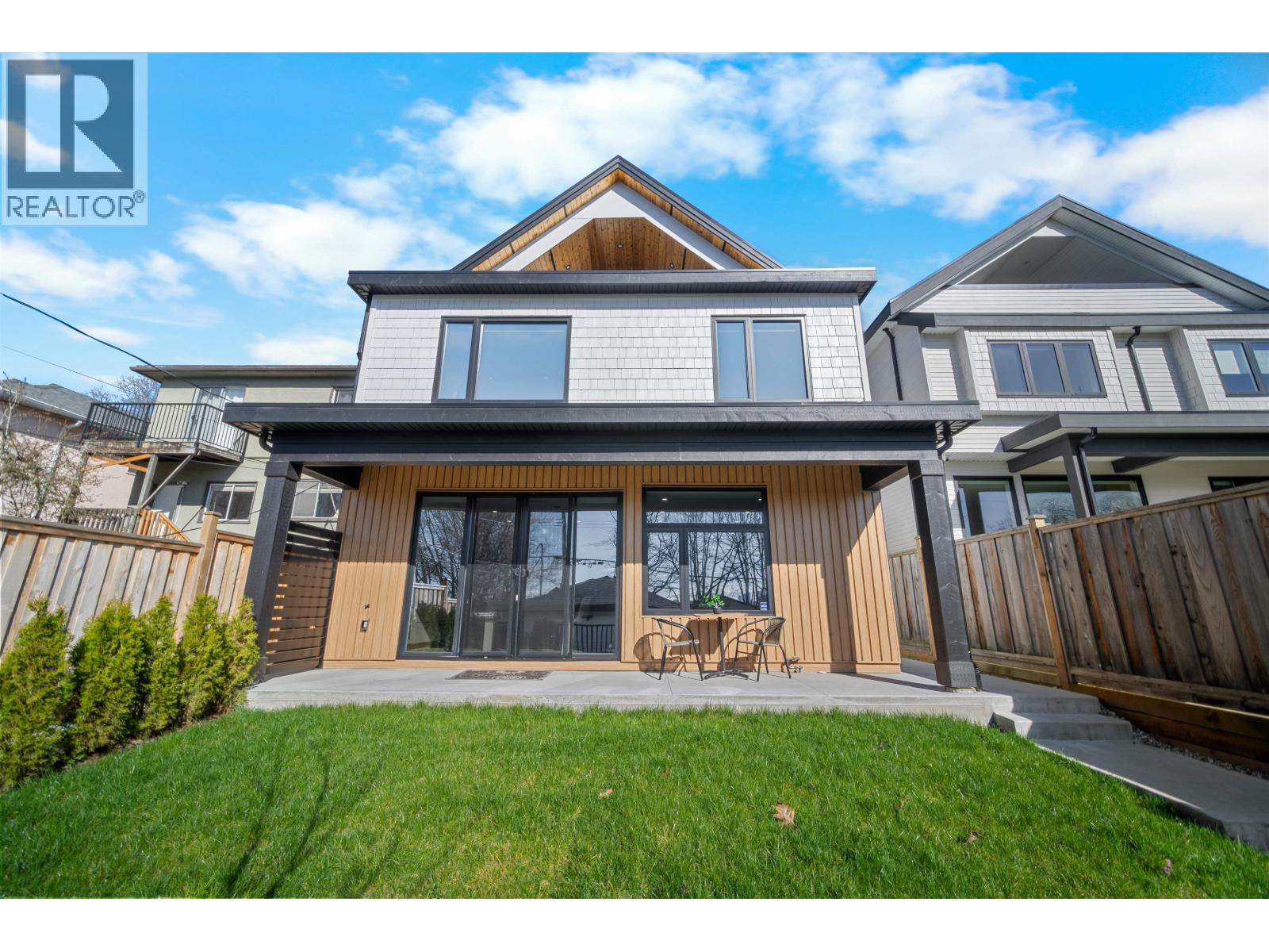 2 3576 E Pender Street, Vancouver, British Columbia  V5K 2E3 - Photo 2 - R3147156