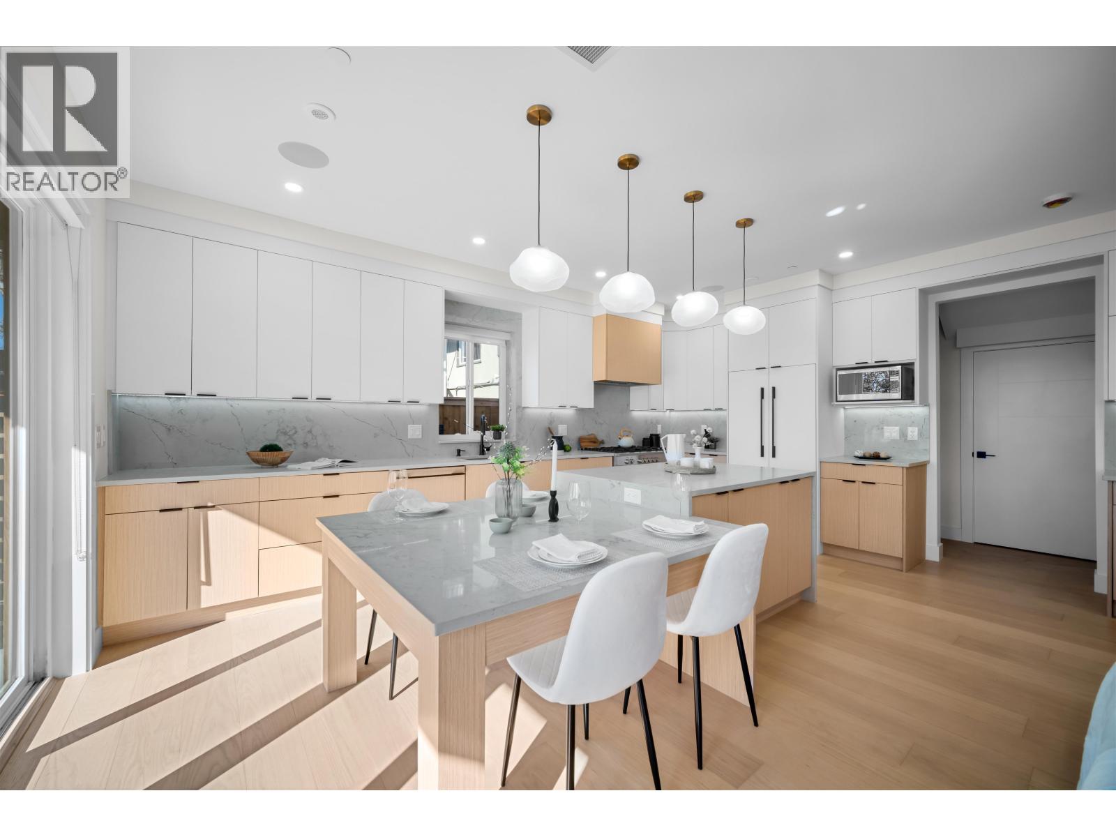 2 3576 E Pender Street, Vancouver, British Columbia  V5K 2E3 - Photo 4 - R3147156
