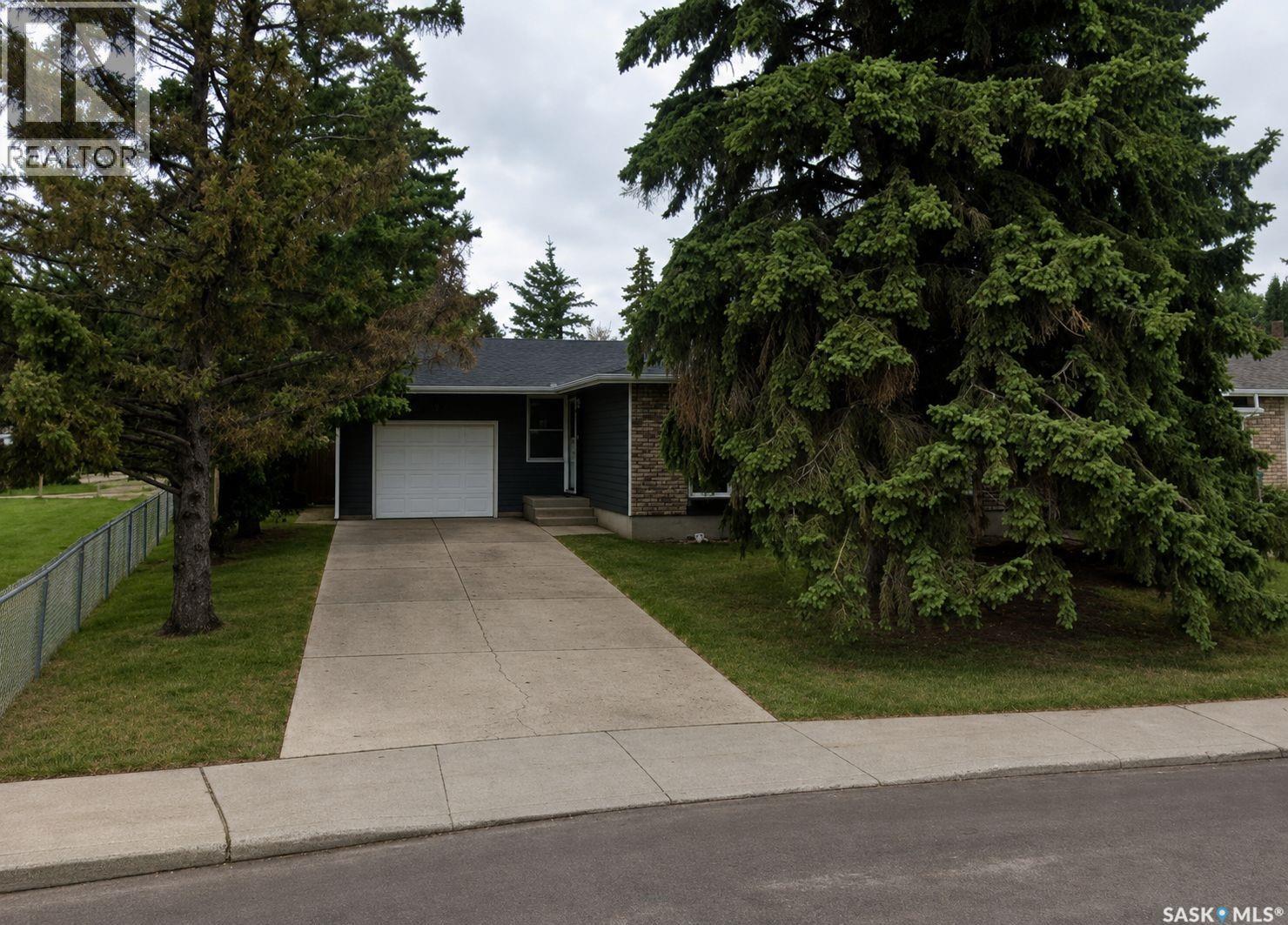330 Acadia Drive, Saskatoon, Saskatchewan  S7H 3V6 - Photo 1 - SK042693