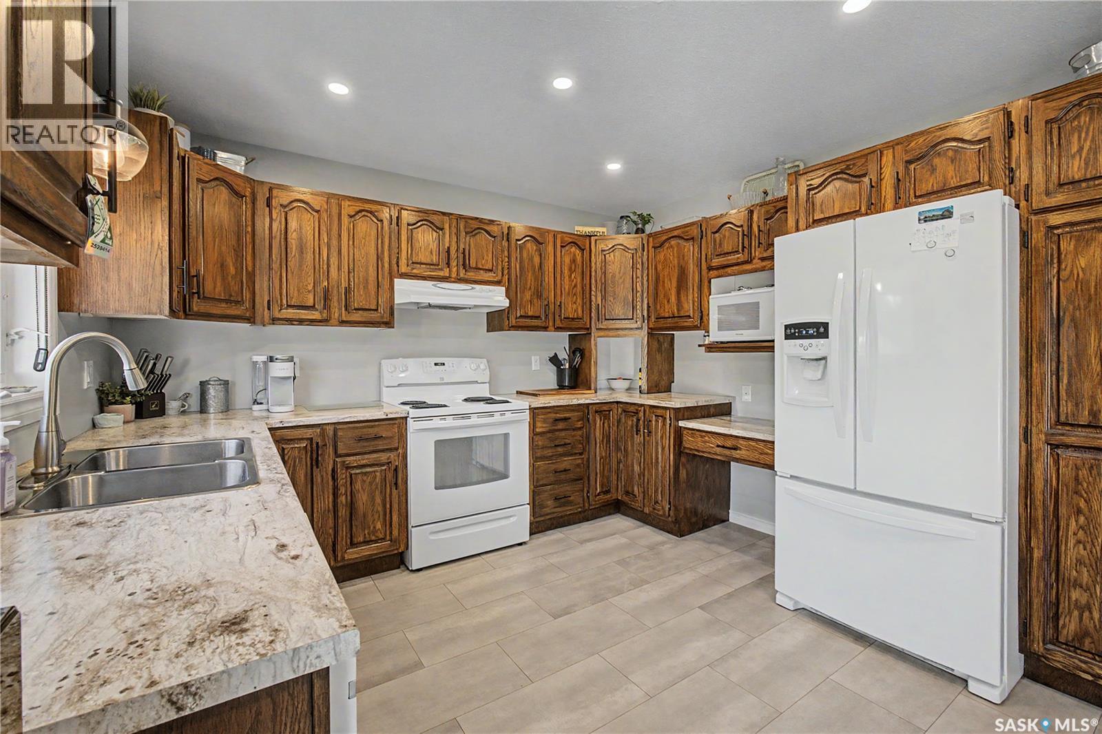 1791 Barton Drive, Prince Albert, Saskatchewan S6V 7W1 - Photo 8 - SK042634