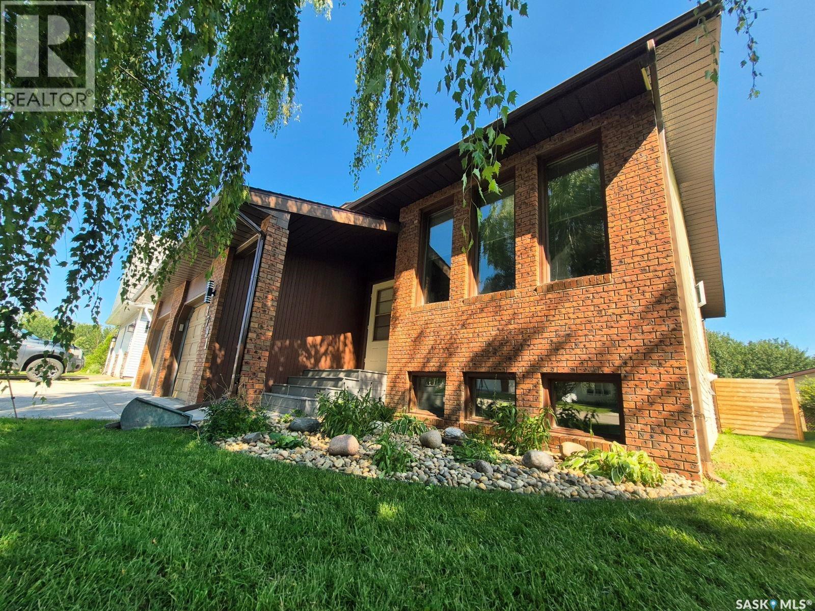 1791 Barton Drive, Prince Albert, Saskatchewan S6V 7W1 - Photo 2 - SK042634