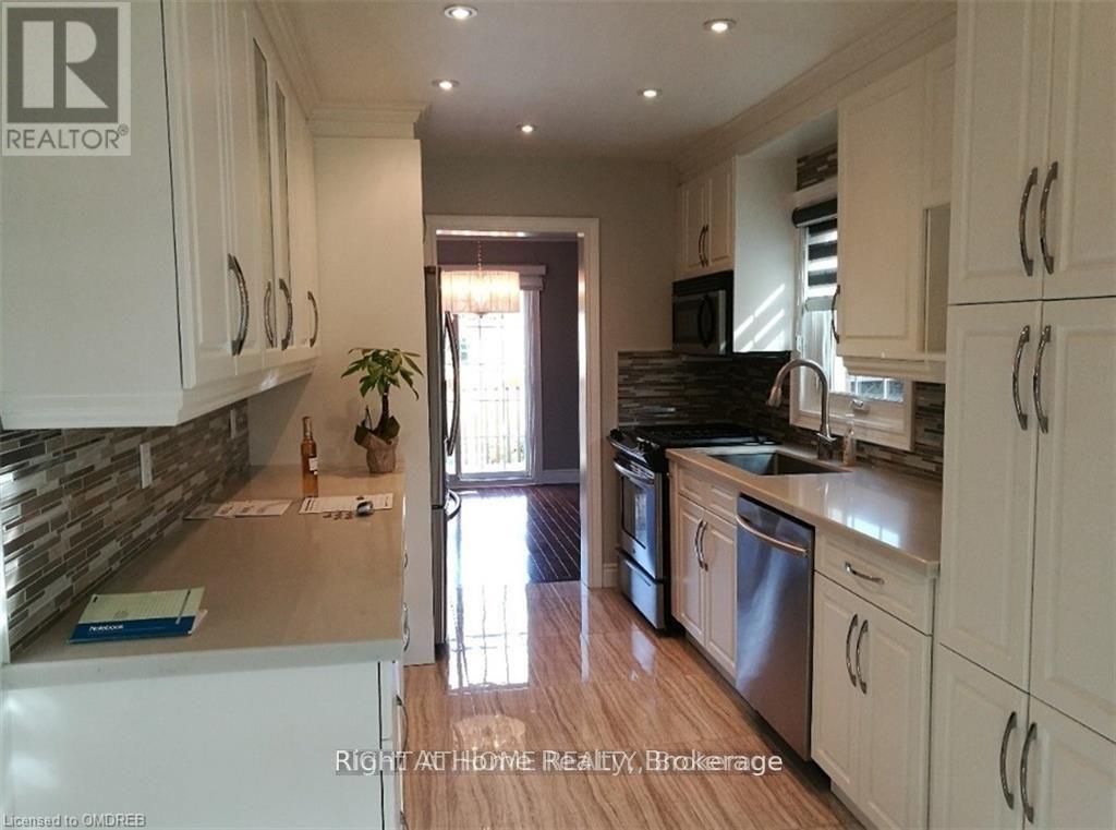 2239 Dale Ridge Drive, Oakville, Ontario  L6M 3L4 - Photo 4 - W13573962