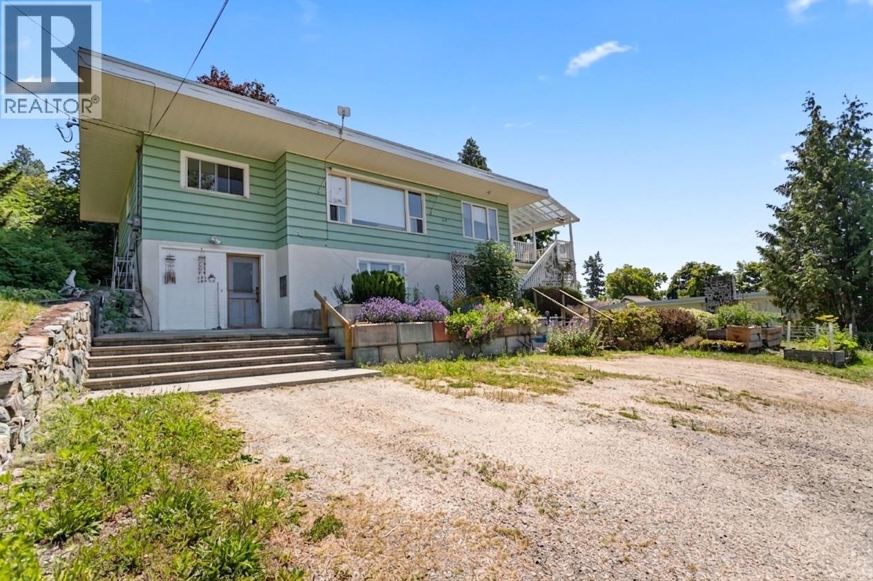 230 22 Avenue N, Creston, British Columbia  V0B 1G5 - Photo 1 - 10393403