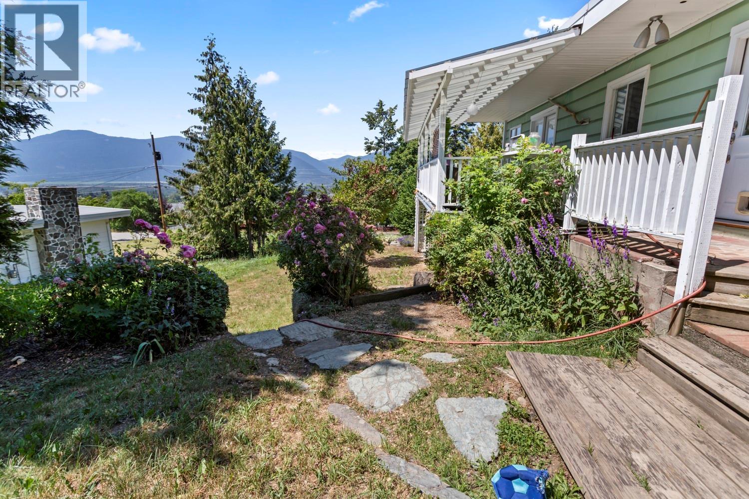 230 22 Avenue N, Creston, British Columbia  V0B 1G5 - Photo 19 - 10393403