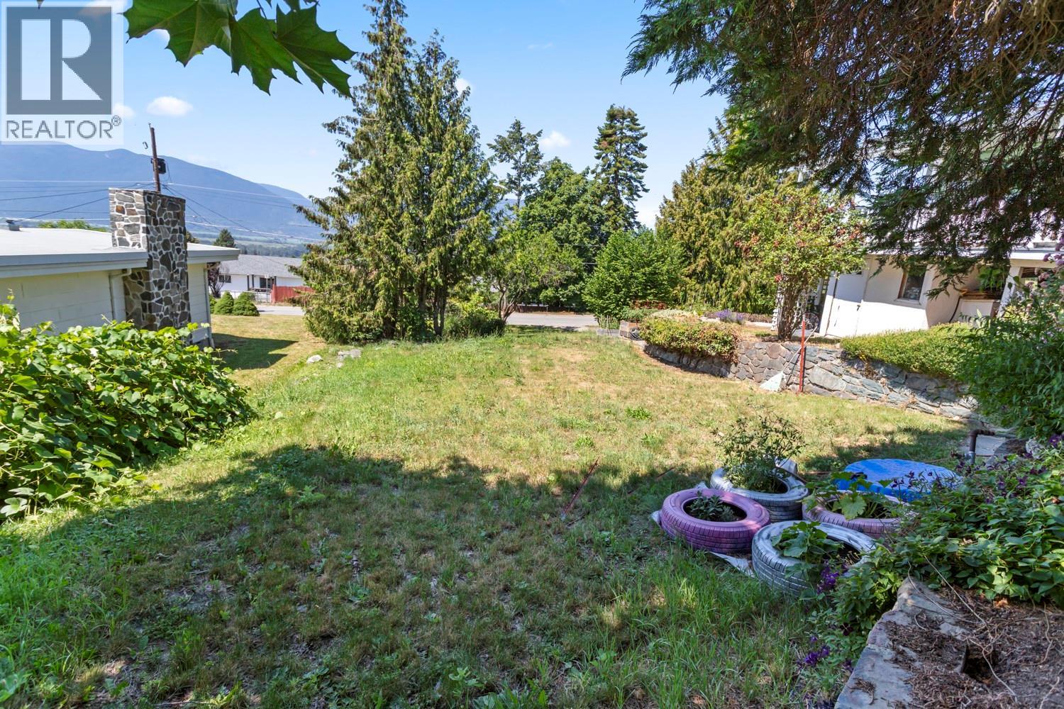 230 22 Avenue N, Creston, British Columbia  V0B 1G5 - Photo 4 - 10393403