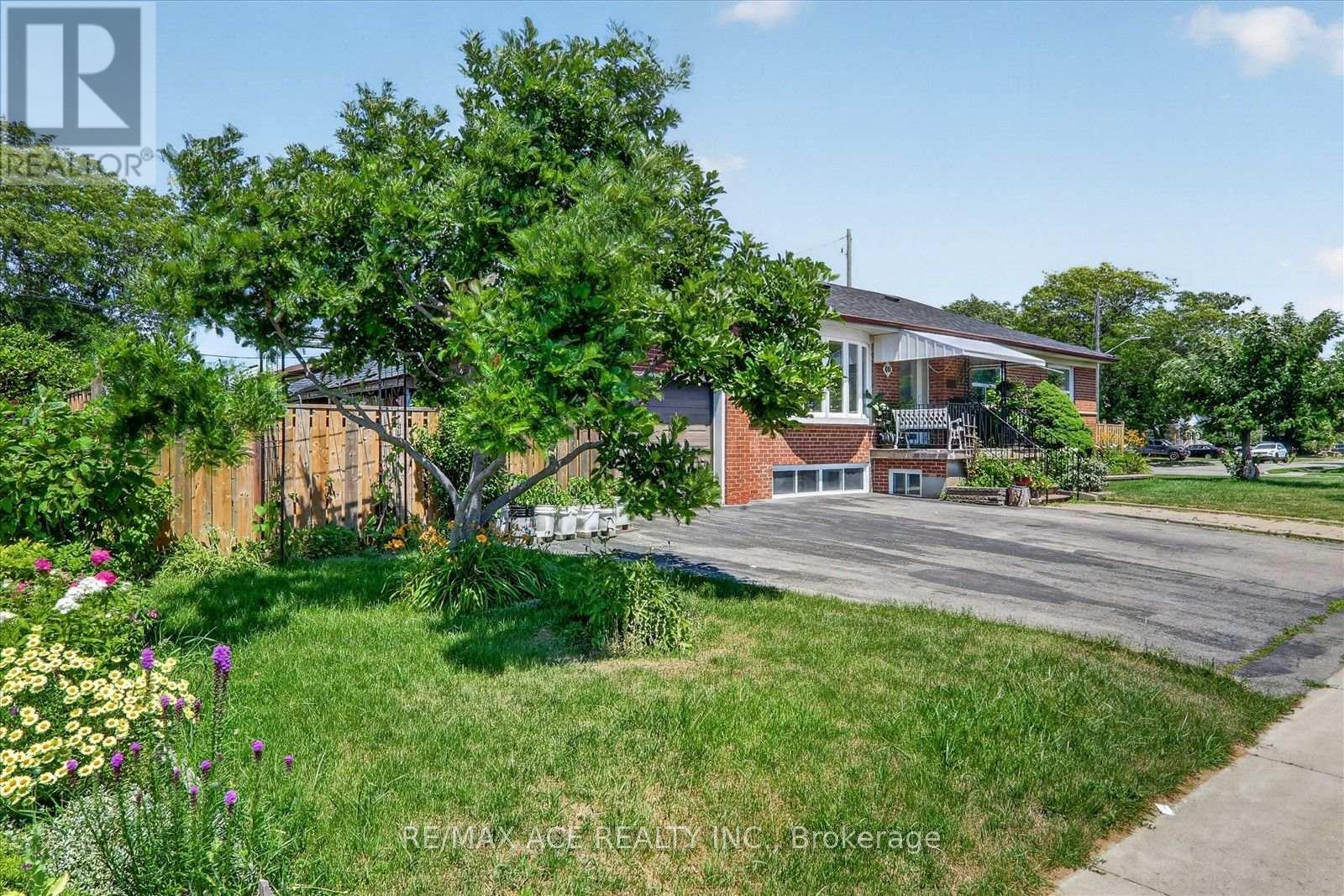 60 Chillery Avenue, Toronto, Ontario  M1K 4S9 - Photo 3 - E13574000