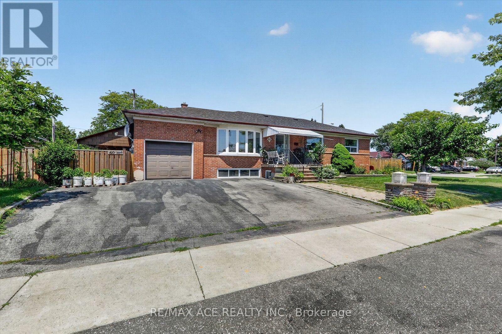 60 Chillery Avenue, Toronto, Ontario  M1K 4S9 - Photo 4 - E13574000