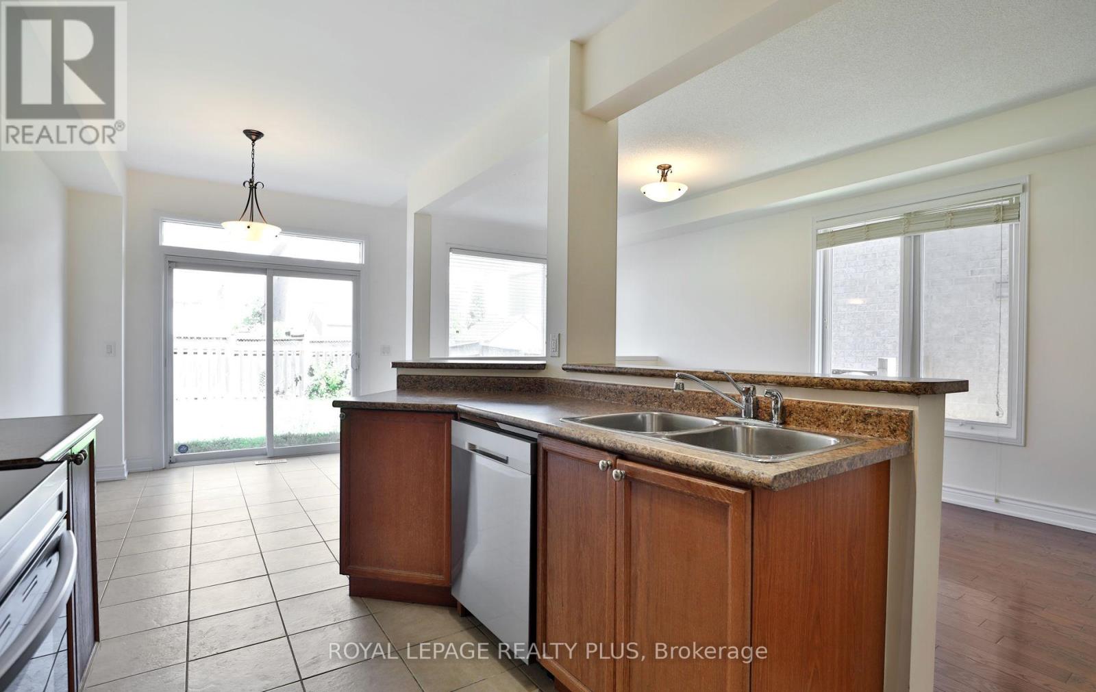 3877 Stardust Drive, Mississauga, Ontario L5M 7Z9 - Photo 13 - W13487678
