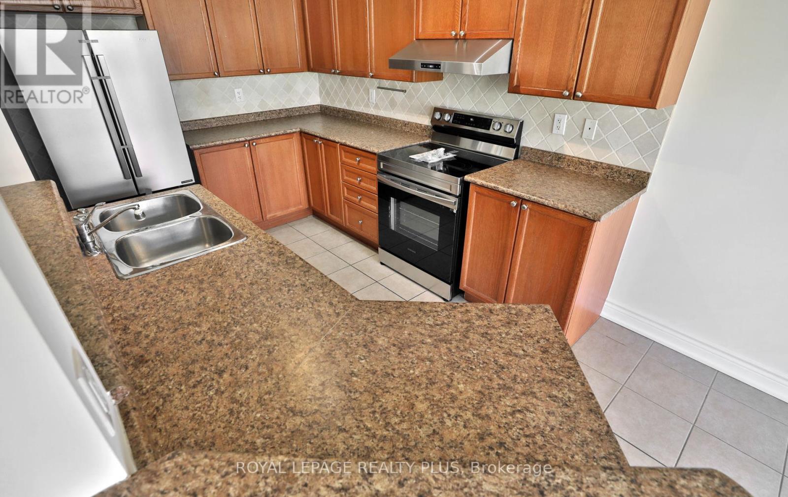 3877 Stardust Drive, Mississauga, Ontario L5M 7Z9 - Photo 10 - W13487678