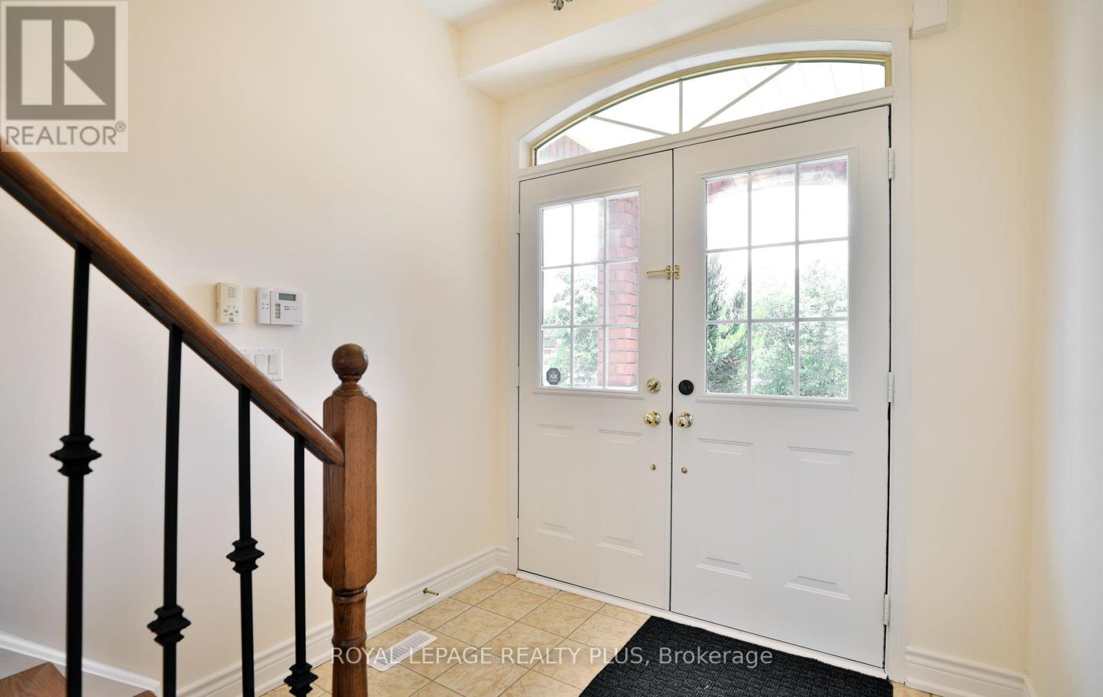 3877 Stardust Drive, Mississauga, Ontario L5M 7Z9 - Photo 5 - W13487678