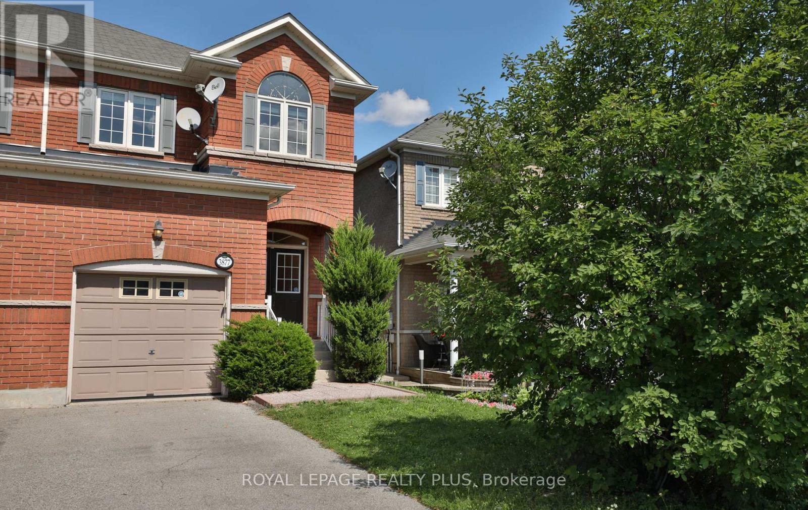 3877 Stardust Drive, Mississauga, Ontario L5M 7Z9 - Photo 3 - W13487678