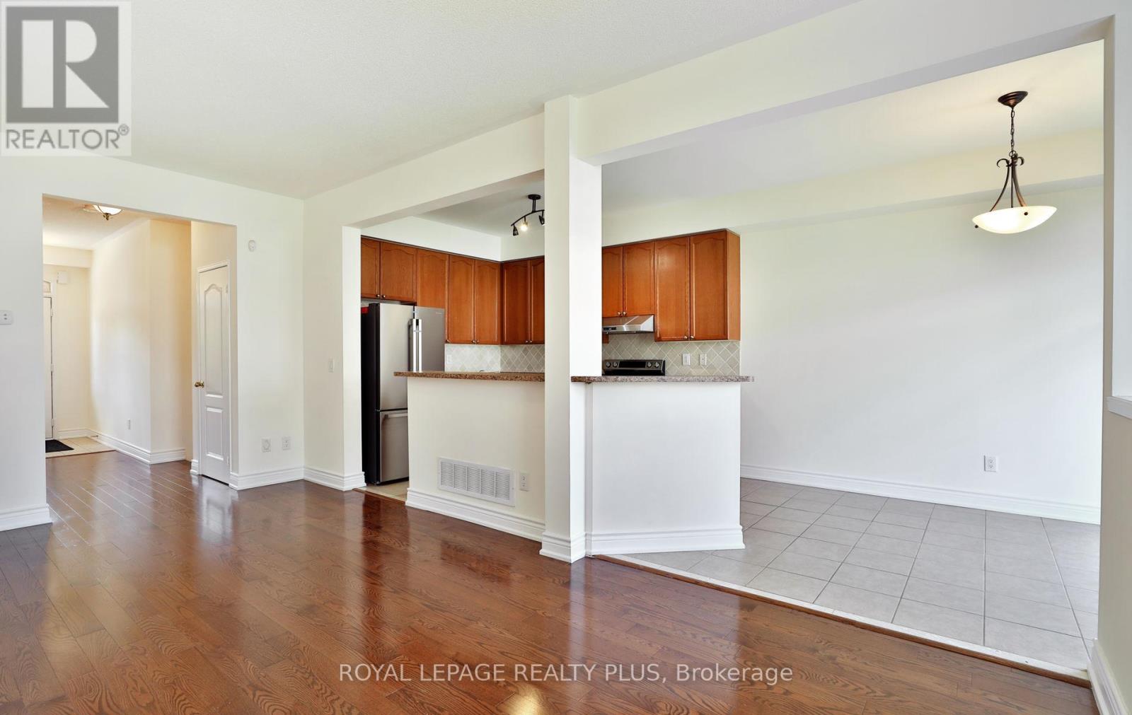 3877 Stardust Drive, Mississauga, Ontario L5M 7Z9 - Photo 8 - W13487678