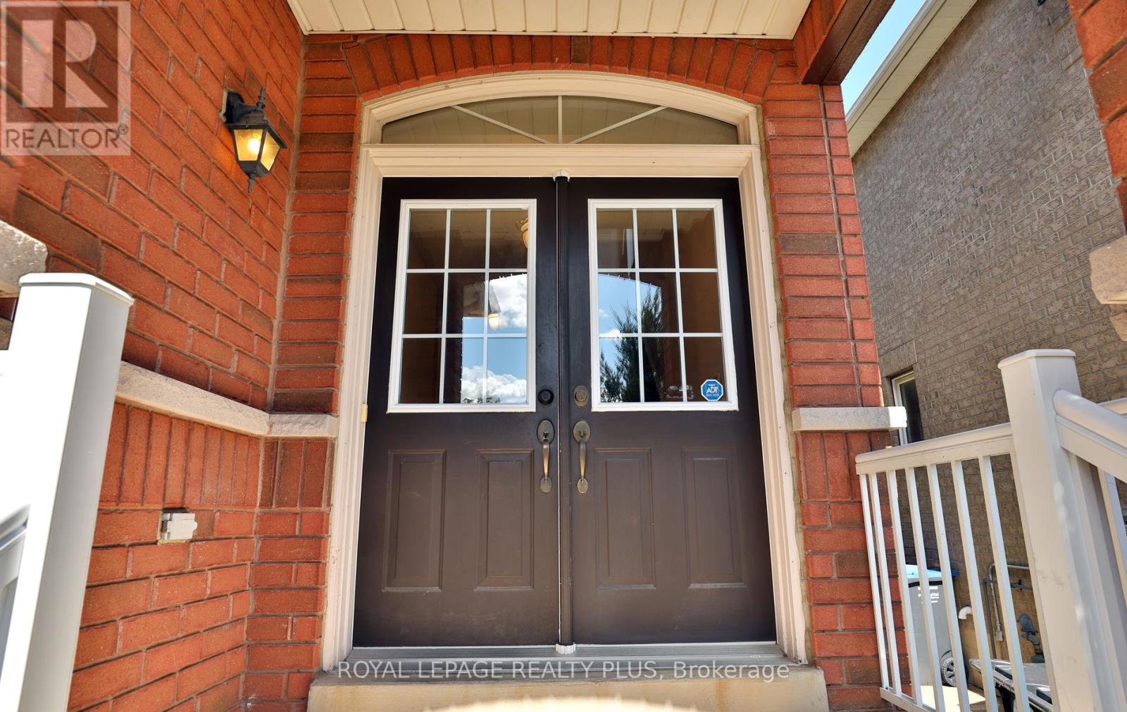 3877 Stardust Drive, Mississauga, Ontario L5M 7Z9 - Photo 4 - W13487678