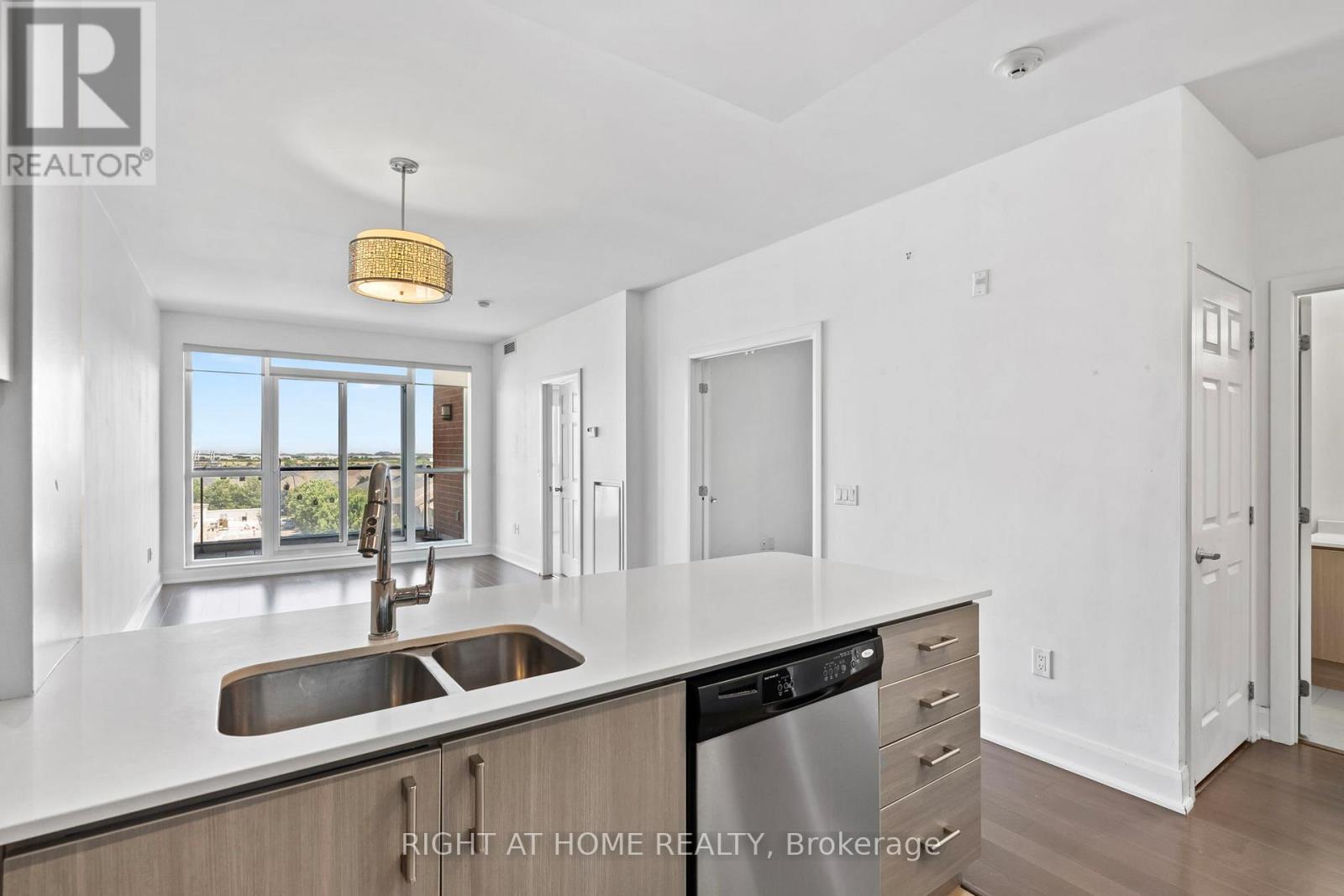 606 - 2470 Prince Michael Drive, Oakville, Ontario  L6H 0G9 - Photo 11 - W13573948