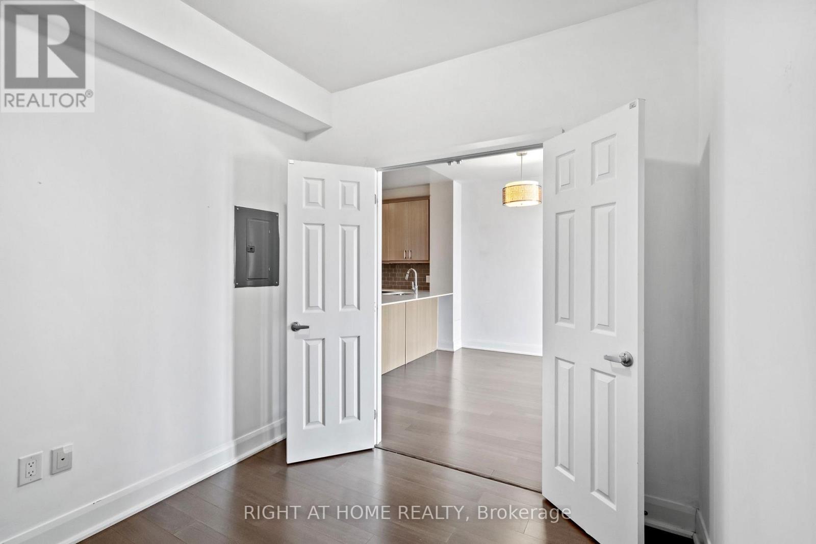 606 - 2470 Prince Michael Drive, Oakville, Ontario  L6H 0G9 - Photo 14 - W13573948
