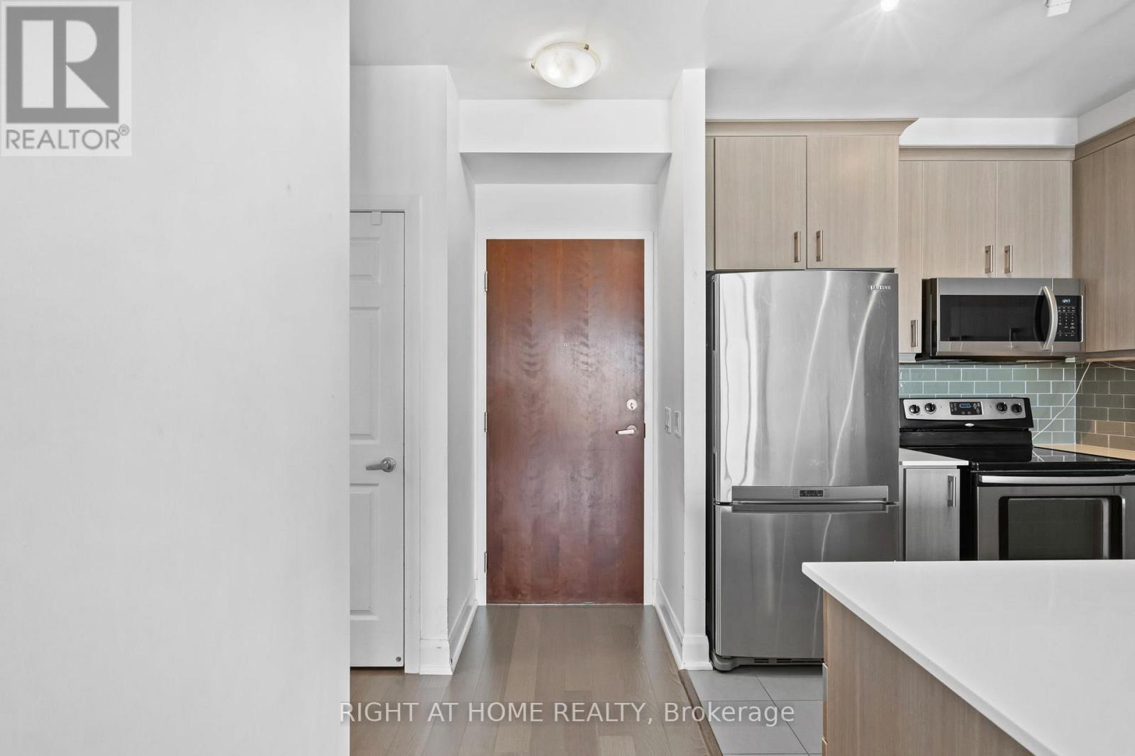 606 - 2470 Prince Michael Drive, Oakville, Ontario  L6H 0G9 - Photo 5 - W13573948