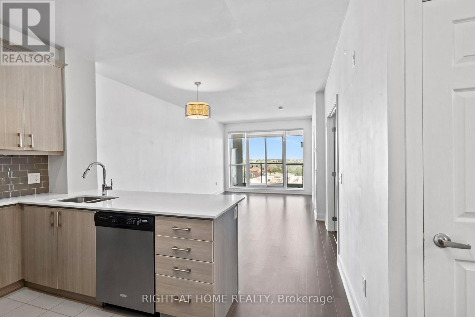 606 - 2470 Prince Michael Drive, Oakville, Ontario  L6H 0G9 - Photo 6 - W13573948