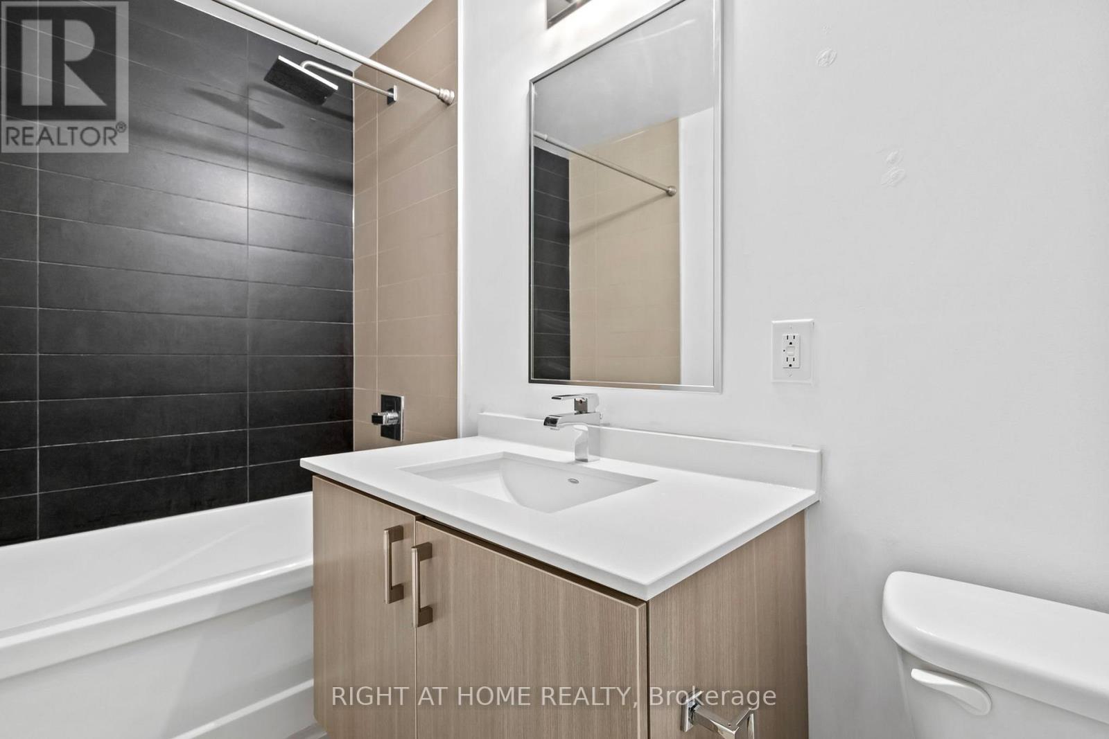 606 - 2470 Prince Michael Drive, Oakville, Ontario  L6H 0G9 - Photo 8 - W13573948