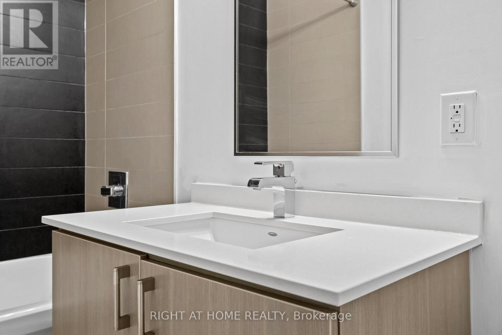 606 - 2470 Prince Michael Drive, Oakville, Ontario  L6H 0G9 - Photo 9 - W13573948