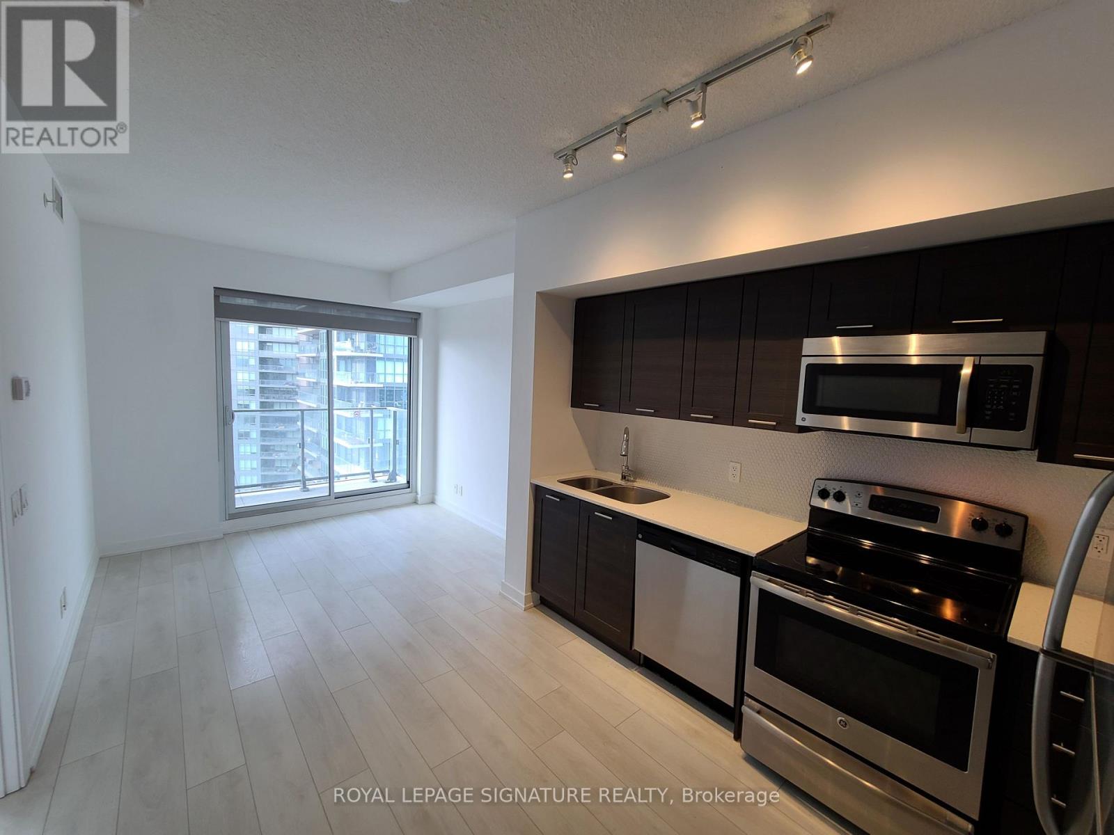 3203 - 2220 Lake Shore Boulevard W, Toronto, Ontario  M8Y 0C1 - Photo 2 - W13574044