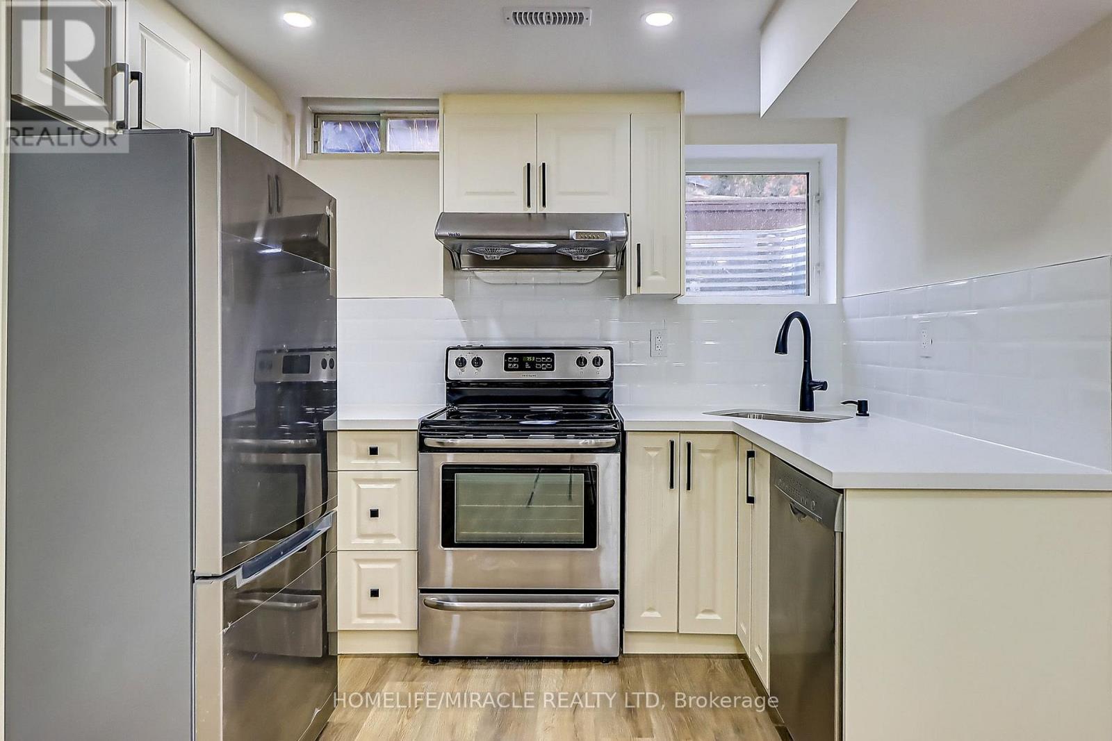 6892 Postmaster Ridge, Mississauga, Ontario  L5W 1C5 - Photo 4 - W13574088