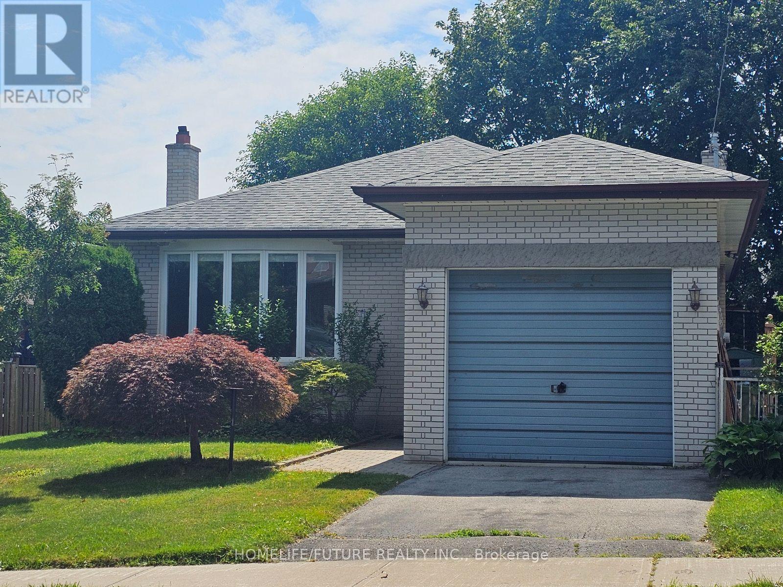 61 HOLLYHEDGE DRIVE, Toronto (Bendale)