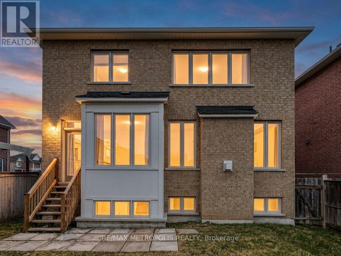 138 Yakefarm Boulevard, Whitchurch-Stouffville, Ontario L4A 0R8 - Photo 21 - N13572584