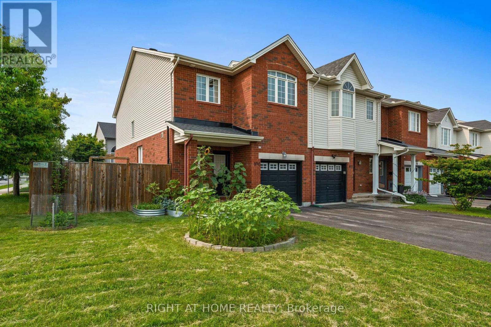 100 LOKOYA STREET, Ottawa