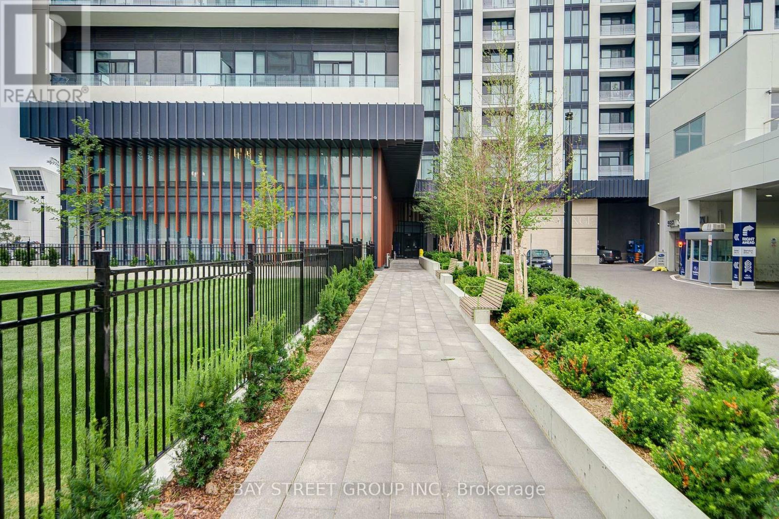 2023 - 5858 Yonge Street, Toronto, Ontario  M2M 0C6 - Photo 2 - C13574226