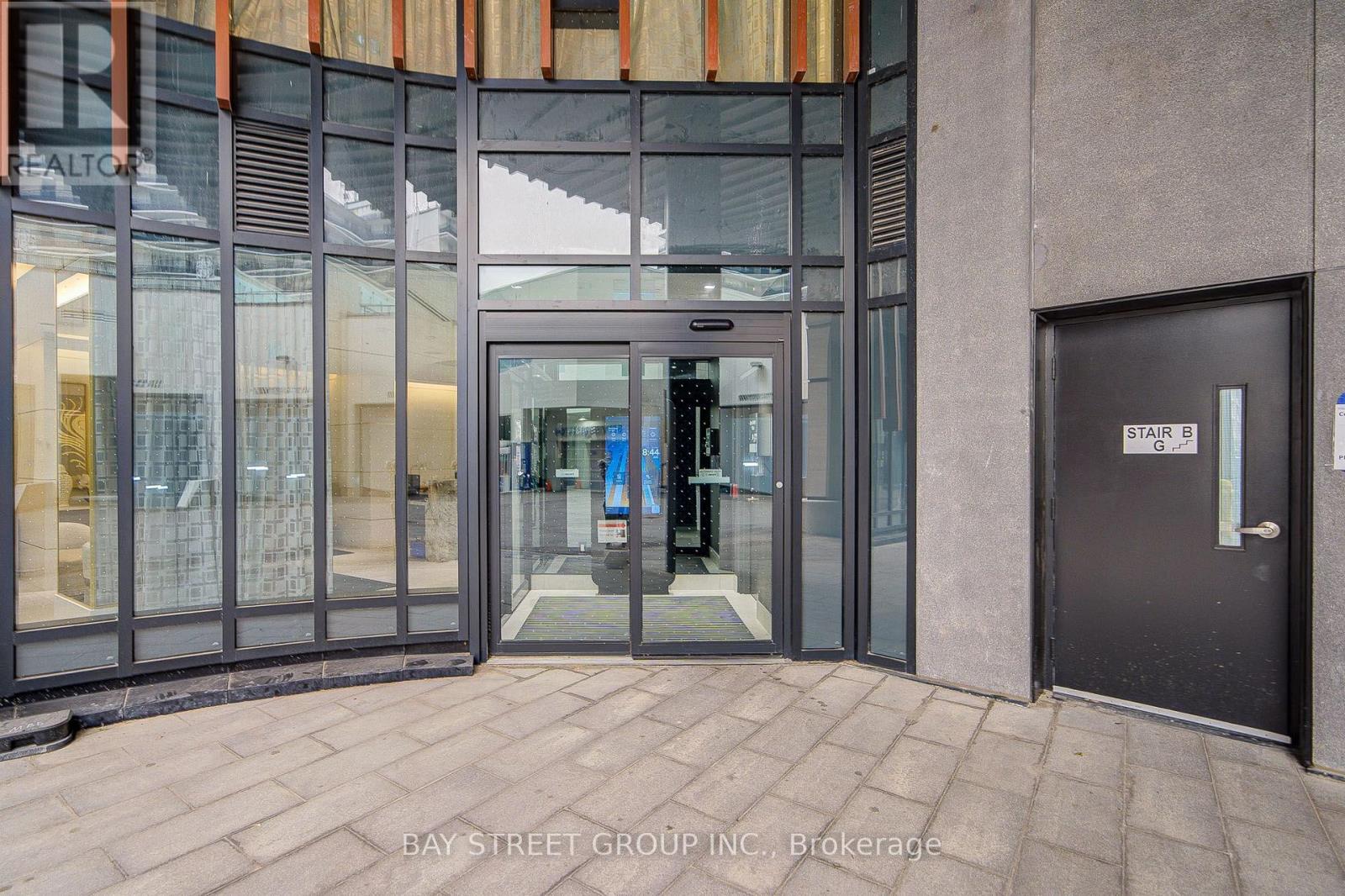 2023 - 5858 Yonge Street, Toronto, Ontario  M2M 0C6 - Photo 3 - C13574226